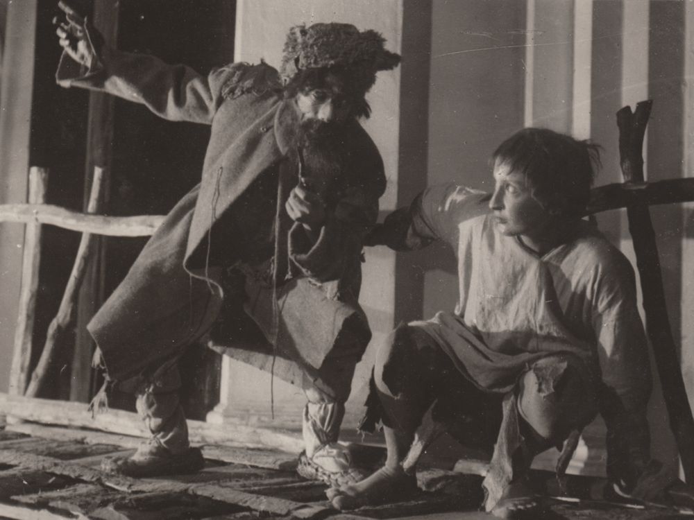 Etel’ Kovenskaia (?) in one of the later GOSET productions, 1940s